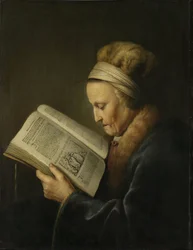 Porträt einer alten Frau beim Lesen